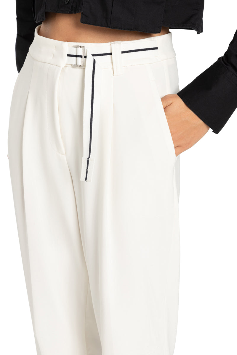 Cambio Hose weiß mit eingenähtem Gürtel
