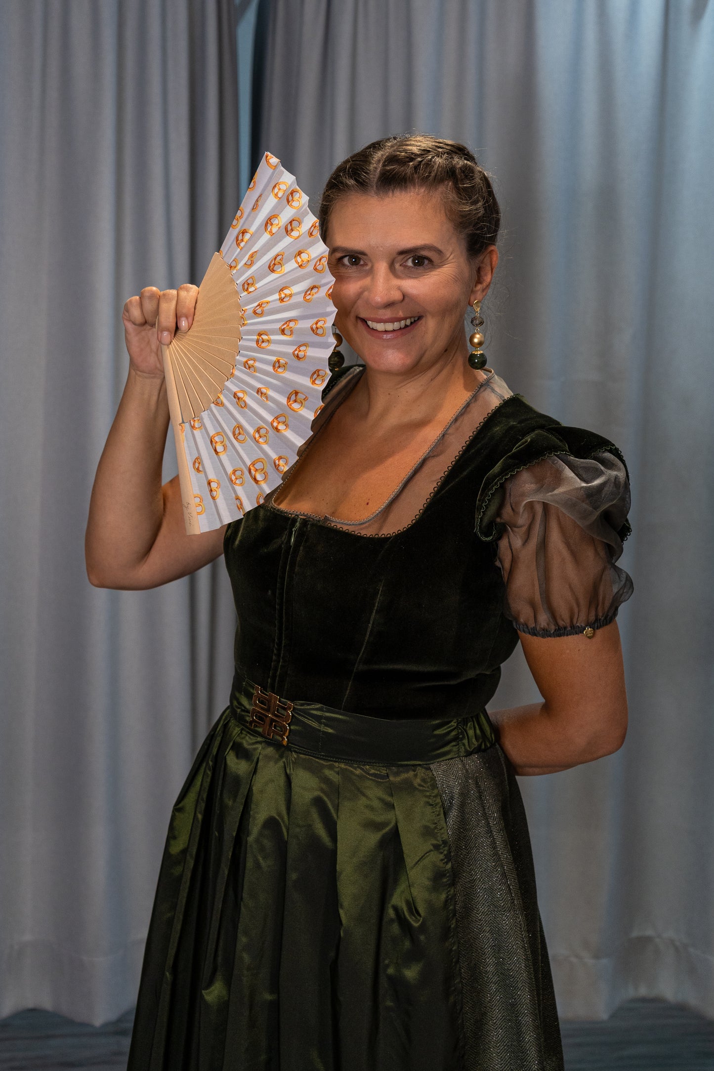 by Vivi Breze Fächer