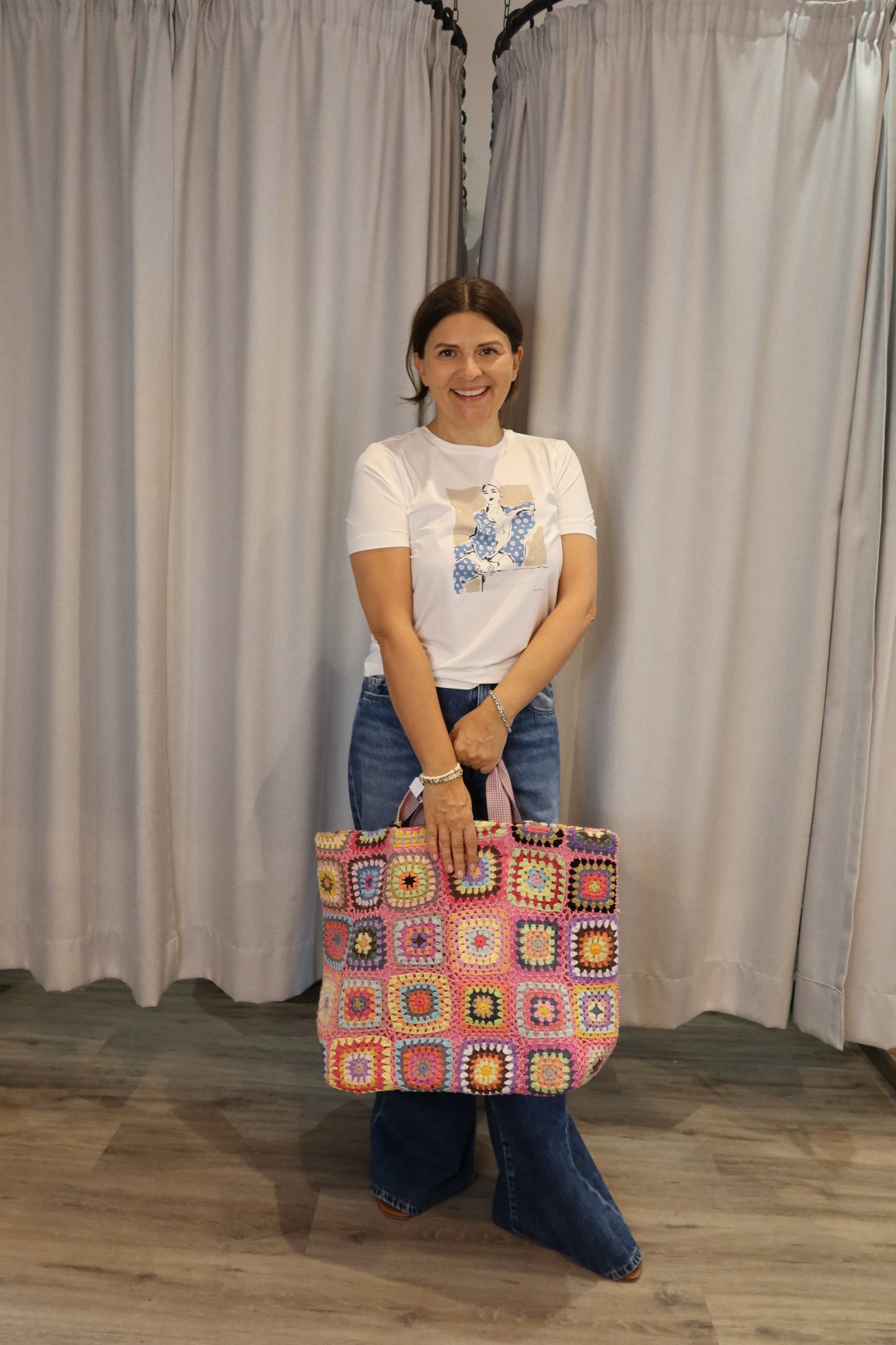 ANOKHI Shopper