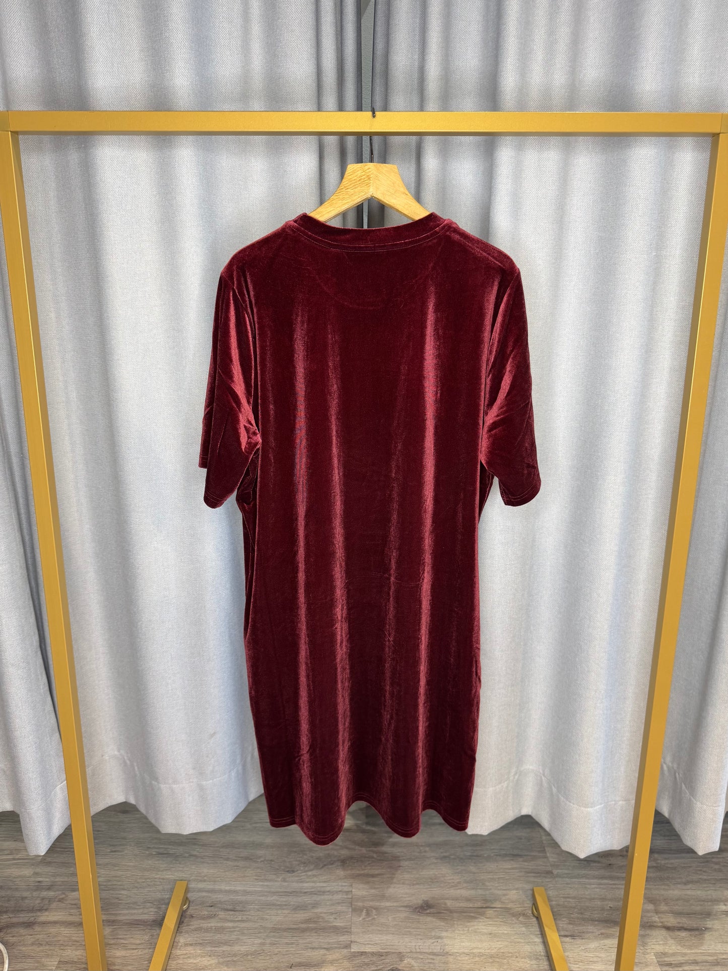 Culture rotes Samtkleid