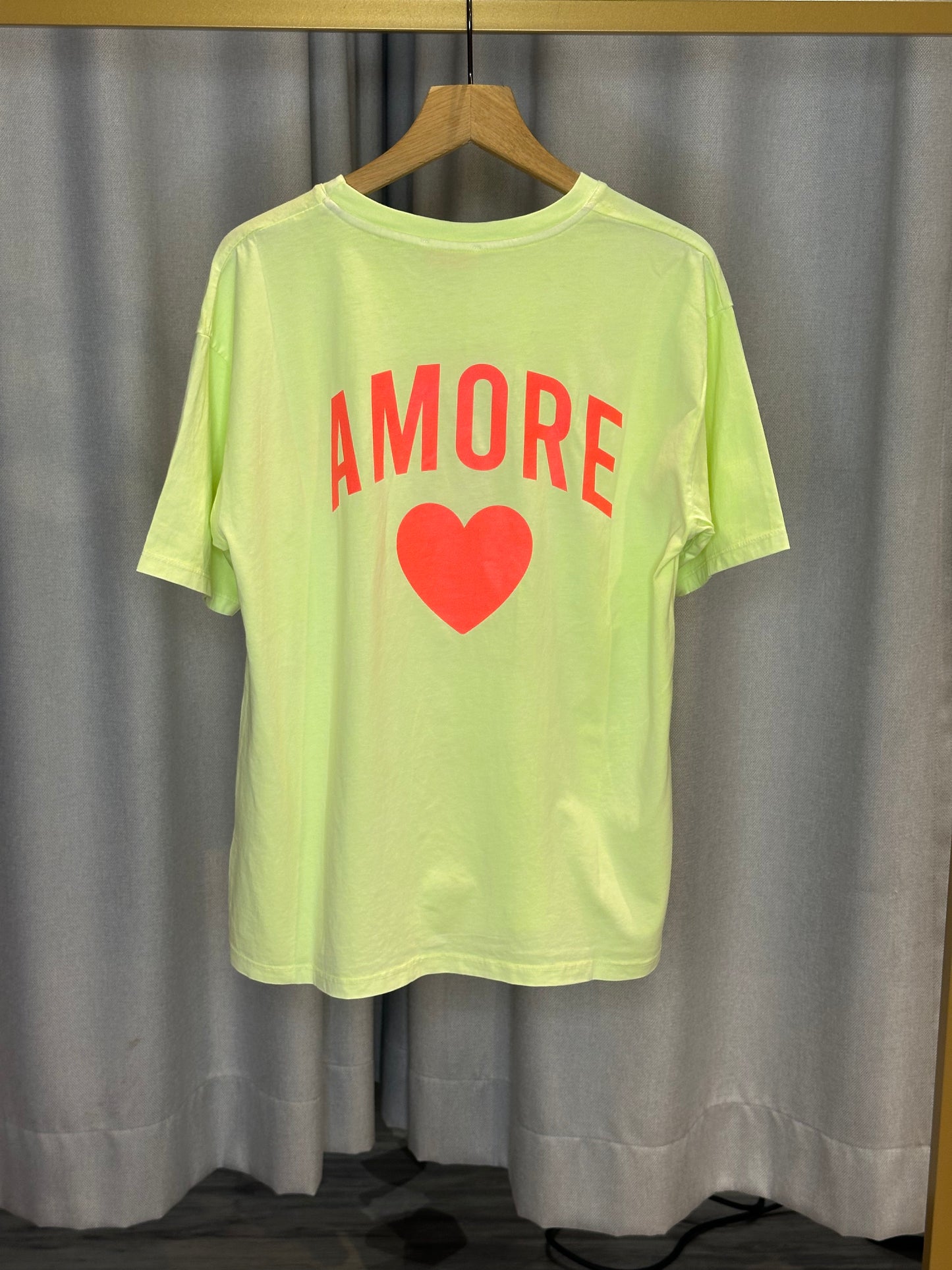 Elli gelbes Amore Shirt