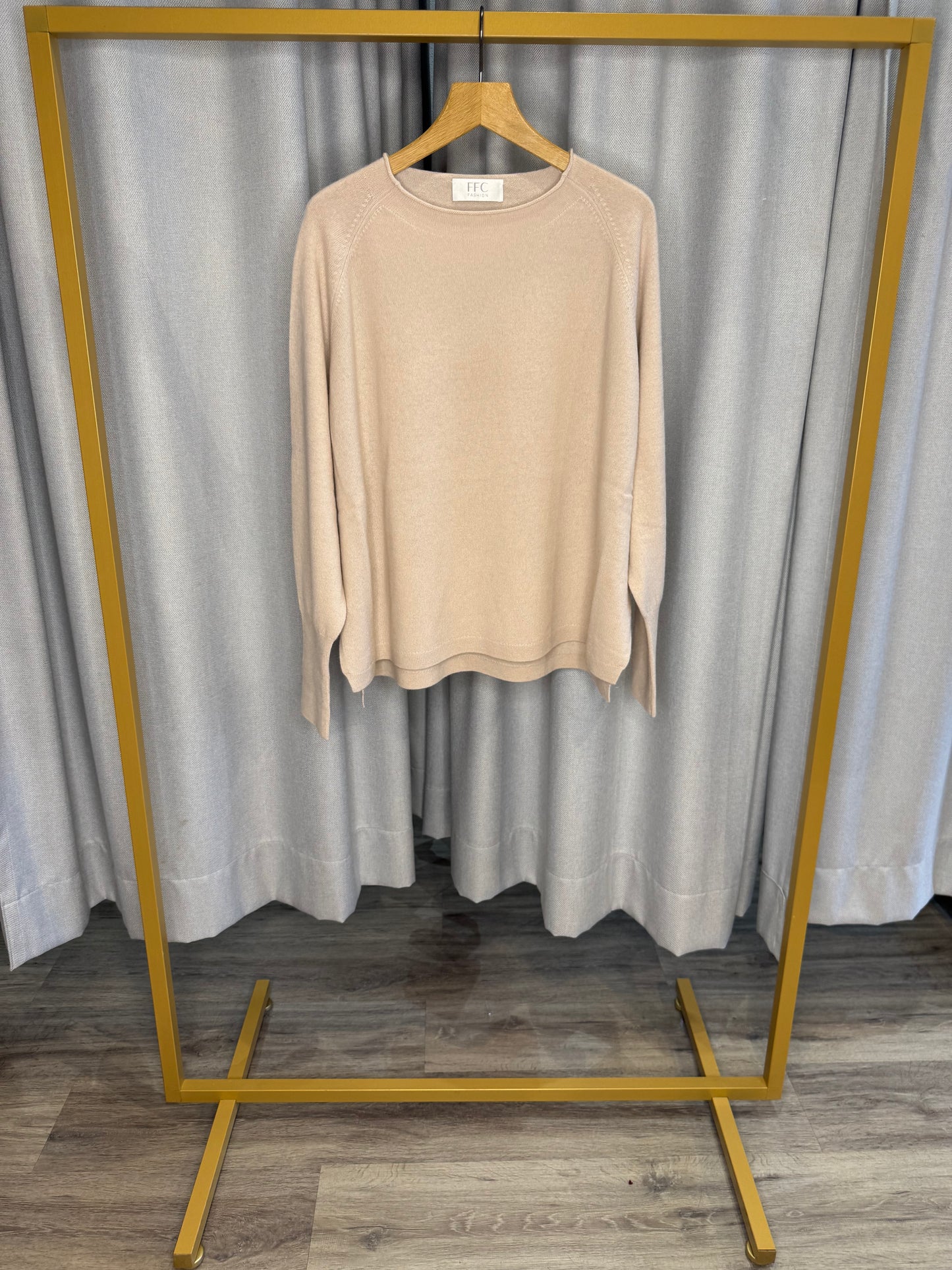 FFC beiger Wollpullover