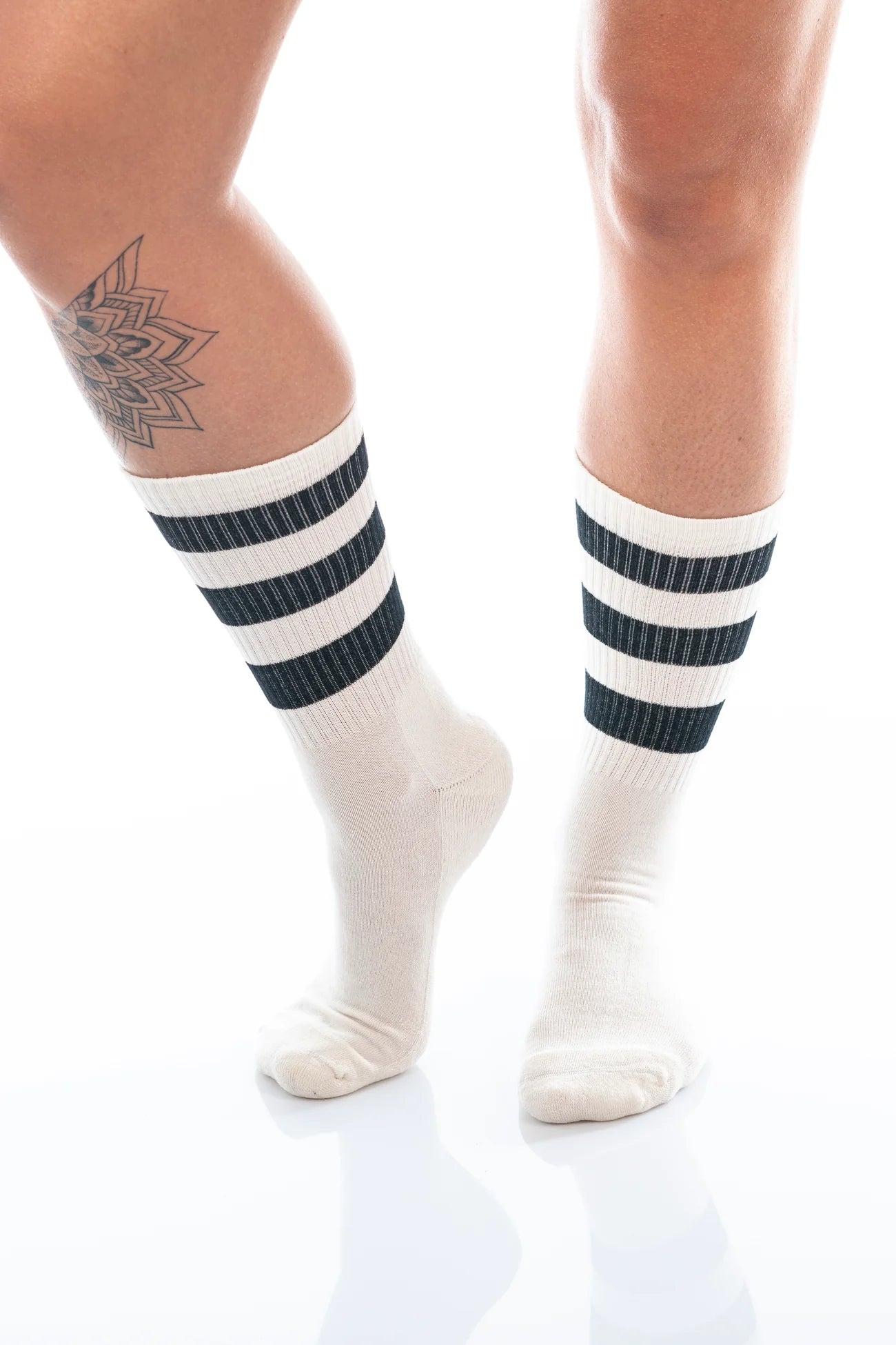 Dailysocks Socken schwarz weiß mit feiner Lochstrucktur