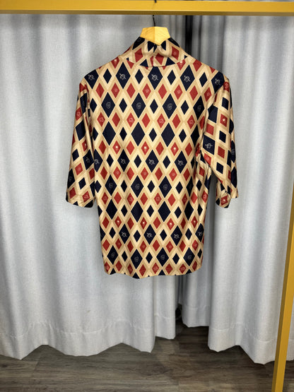 Anonyme braunes Shirt
