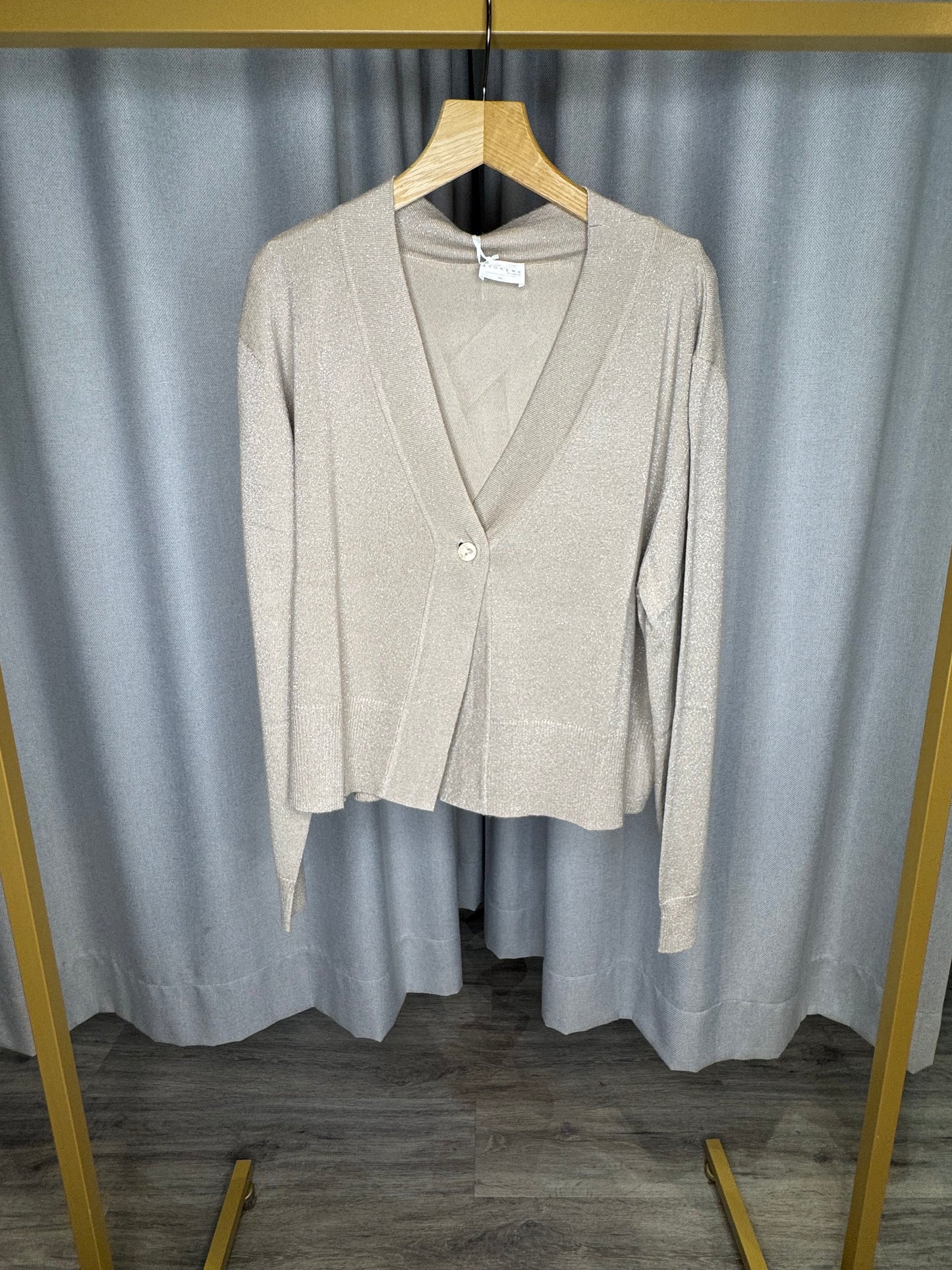 Anonyme Glitzerstrickjacke in beige