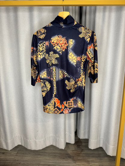 Anonyme dunkelblaues Shirt kurz Arm