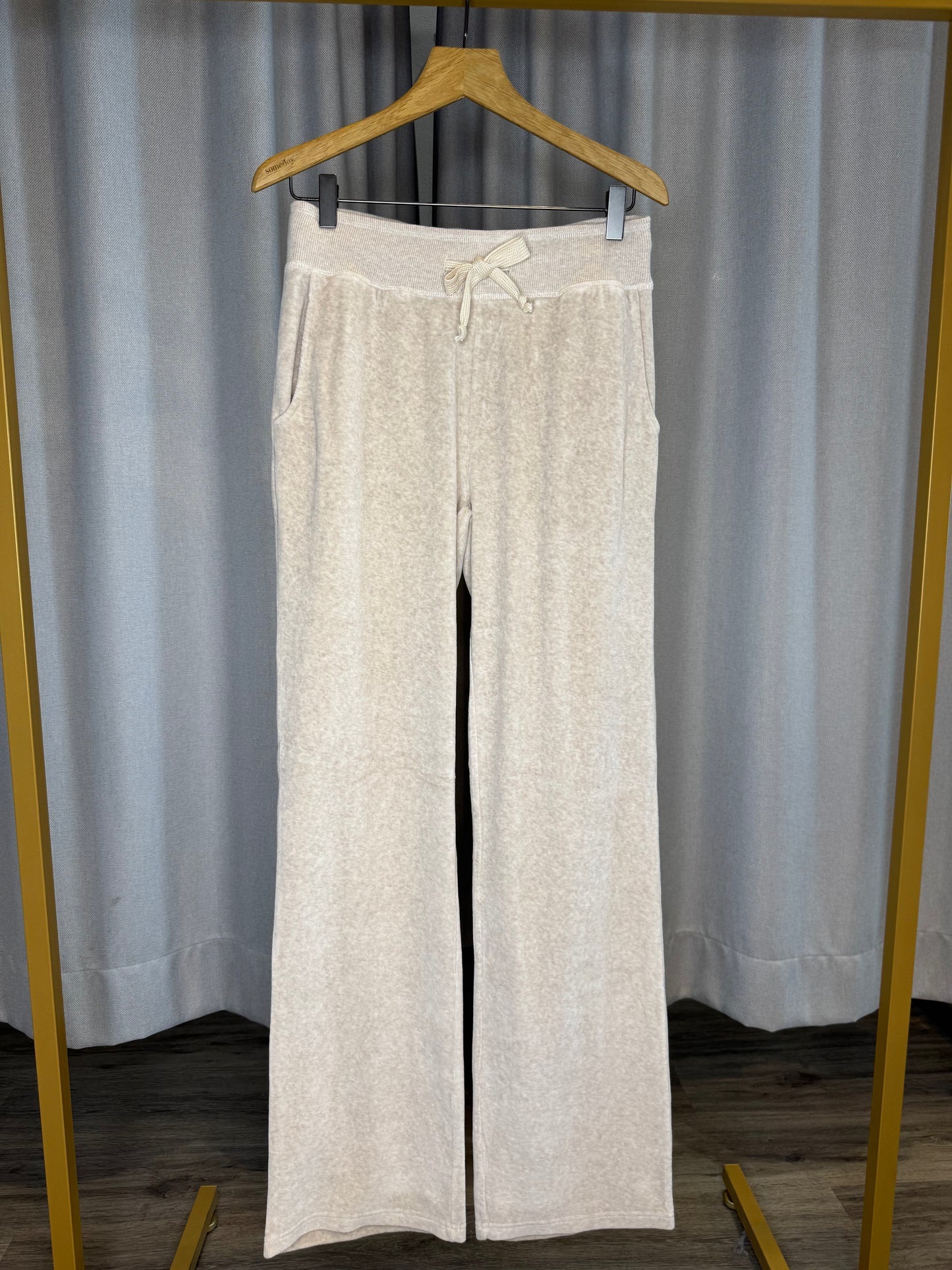 Juvia Tech Velours Damenhose