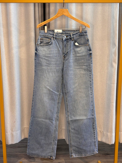 My Essential Wardrobe hellblaue Straight Leg Jeans