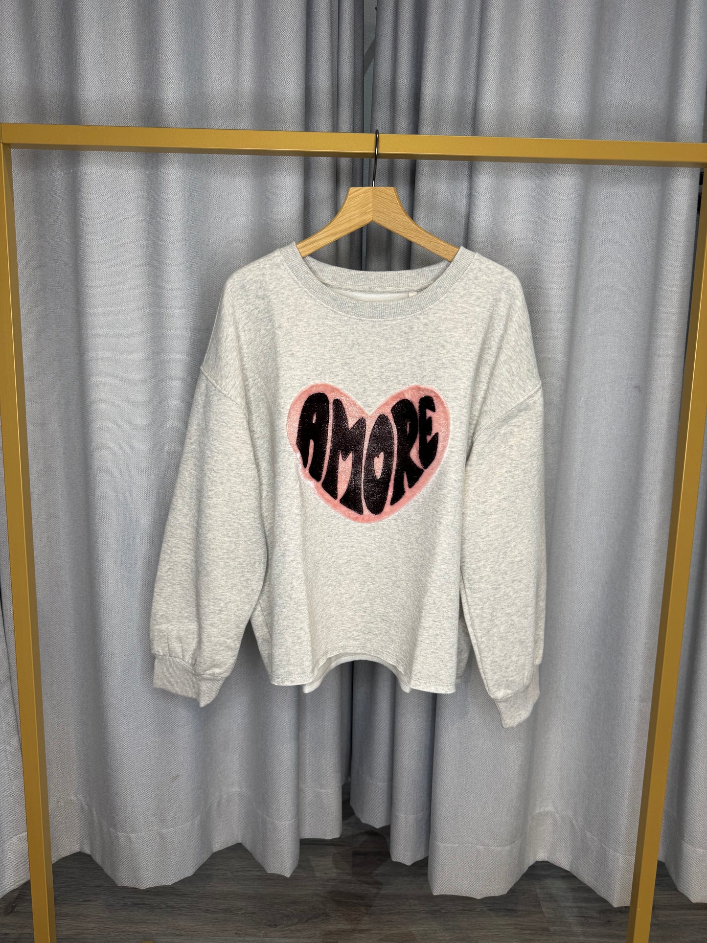 The Shirt Project grauer Pullover mit Herz