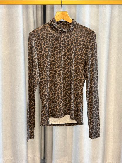 With Black Leo-Rollkragen-Shirt