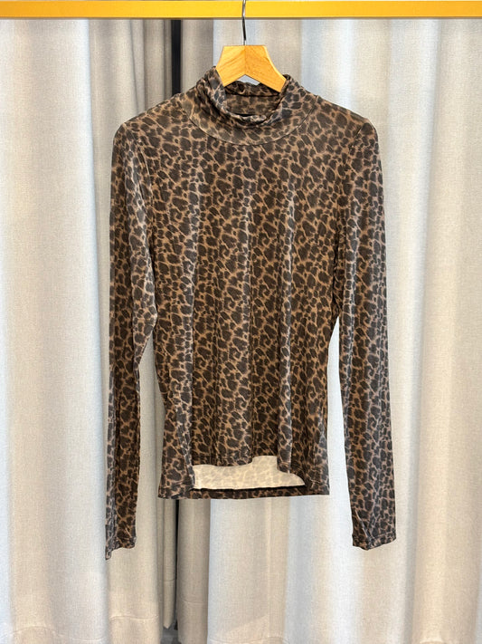 With Black Leo-Rollkragen-Shirt