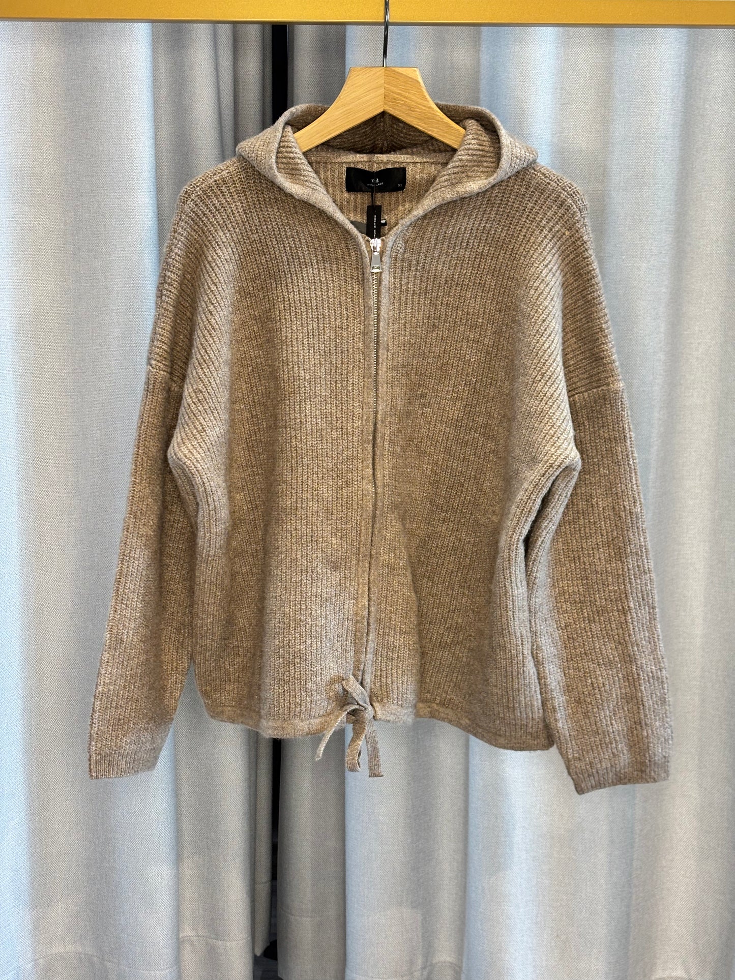 With Black Strickjacke mit Kapuze & Reißverschluss