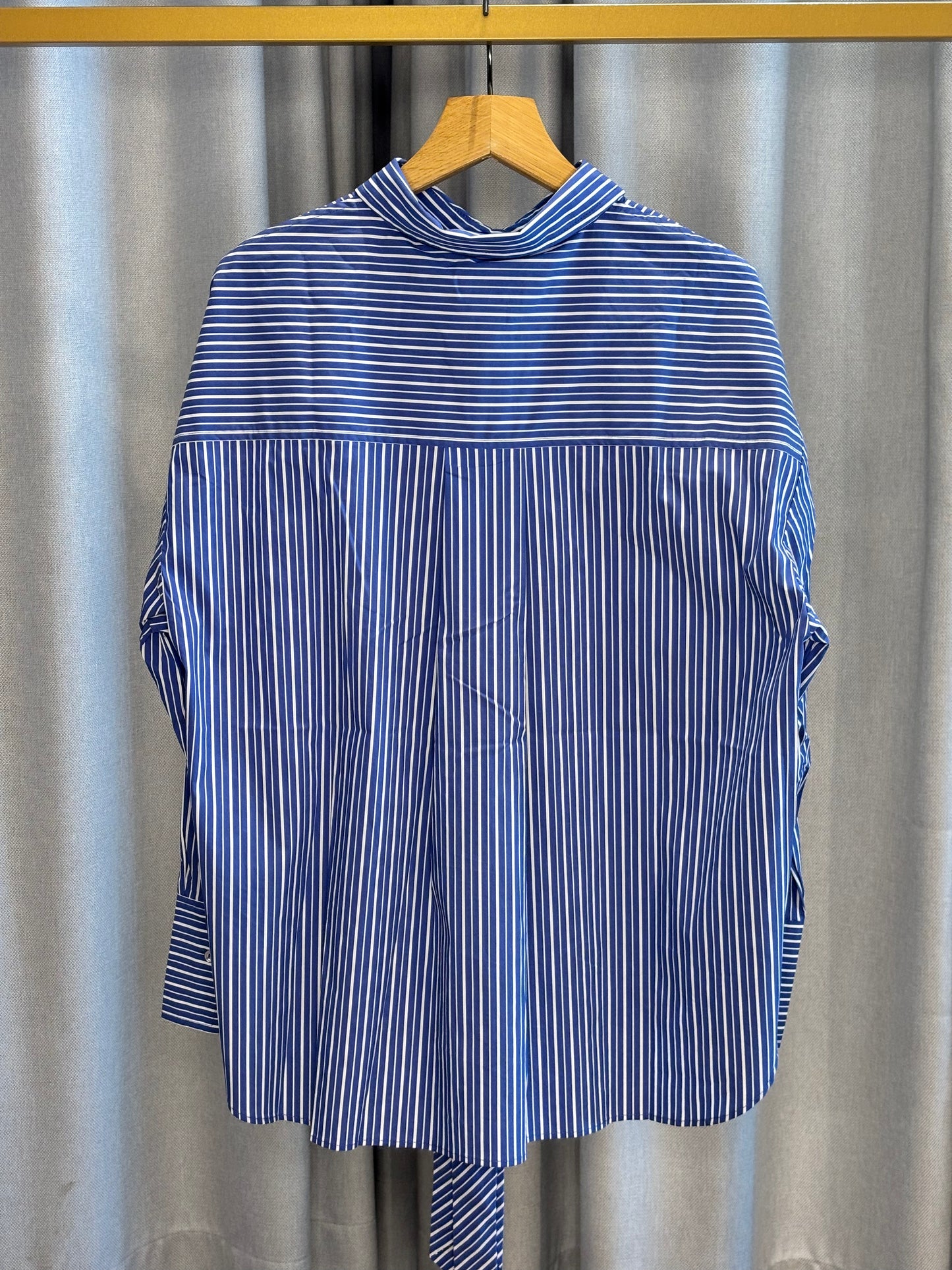 The Shirt Project gestreifte Bluse mit Slipskragen