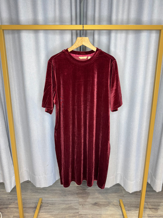 Culture rotes Samtkleid