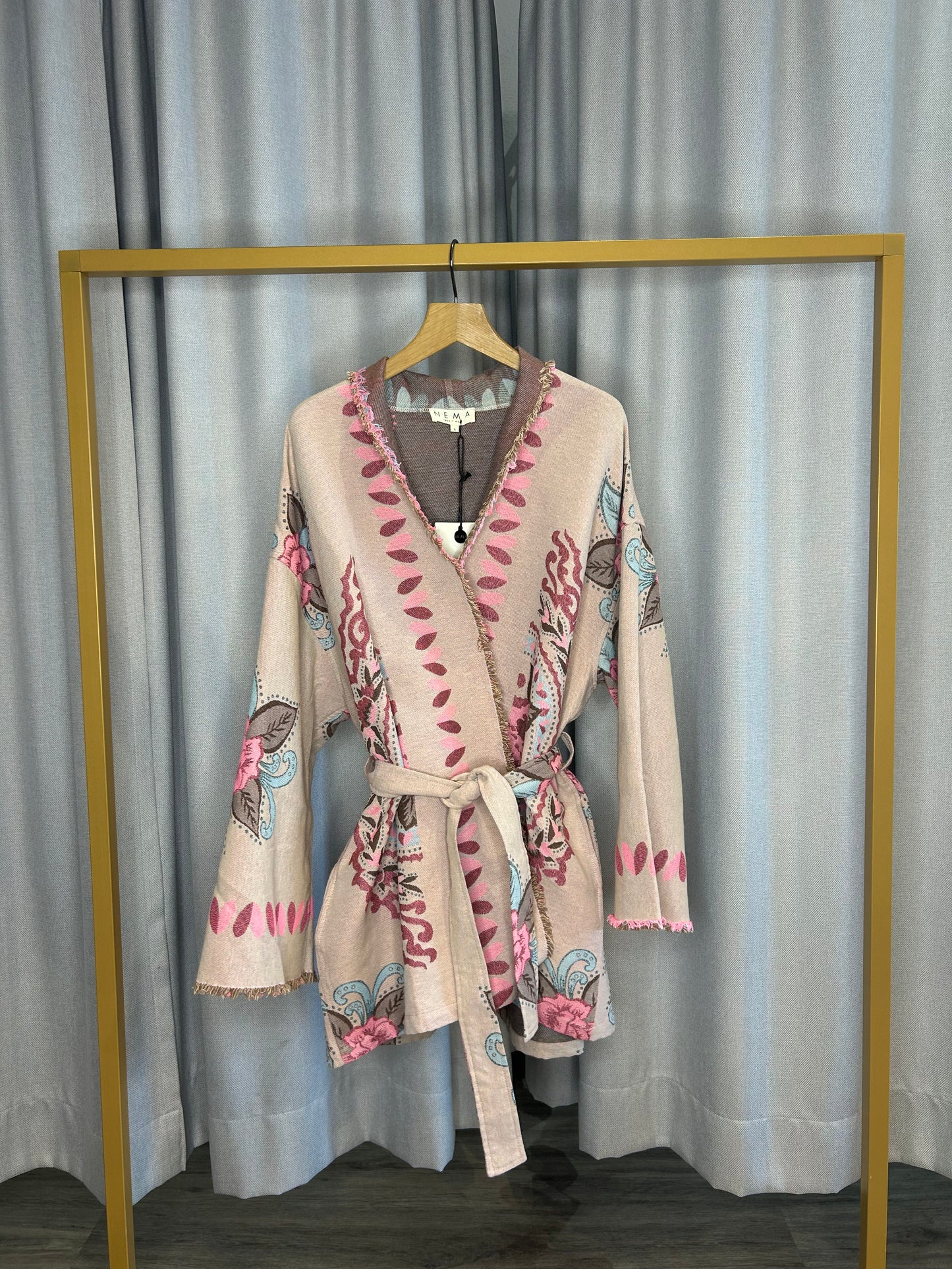 Nema Mantel rosa