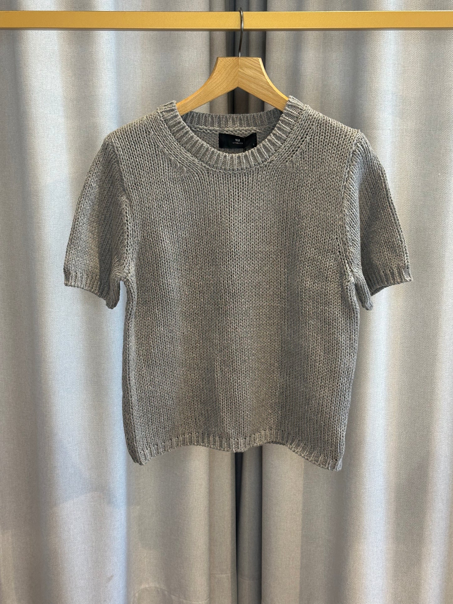 With Black Pullver mit kurzem Arm