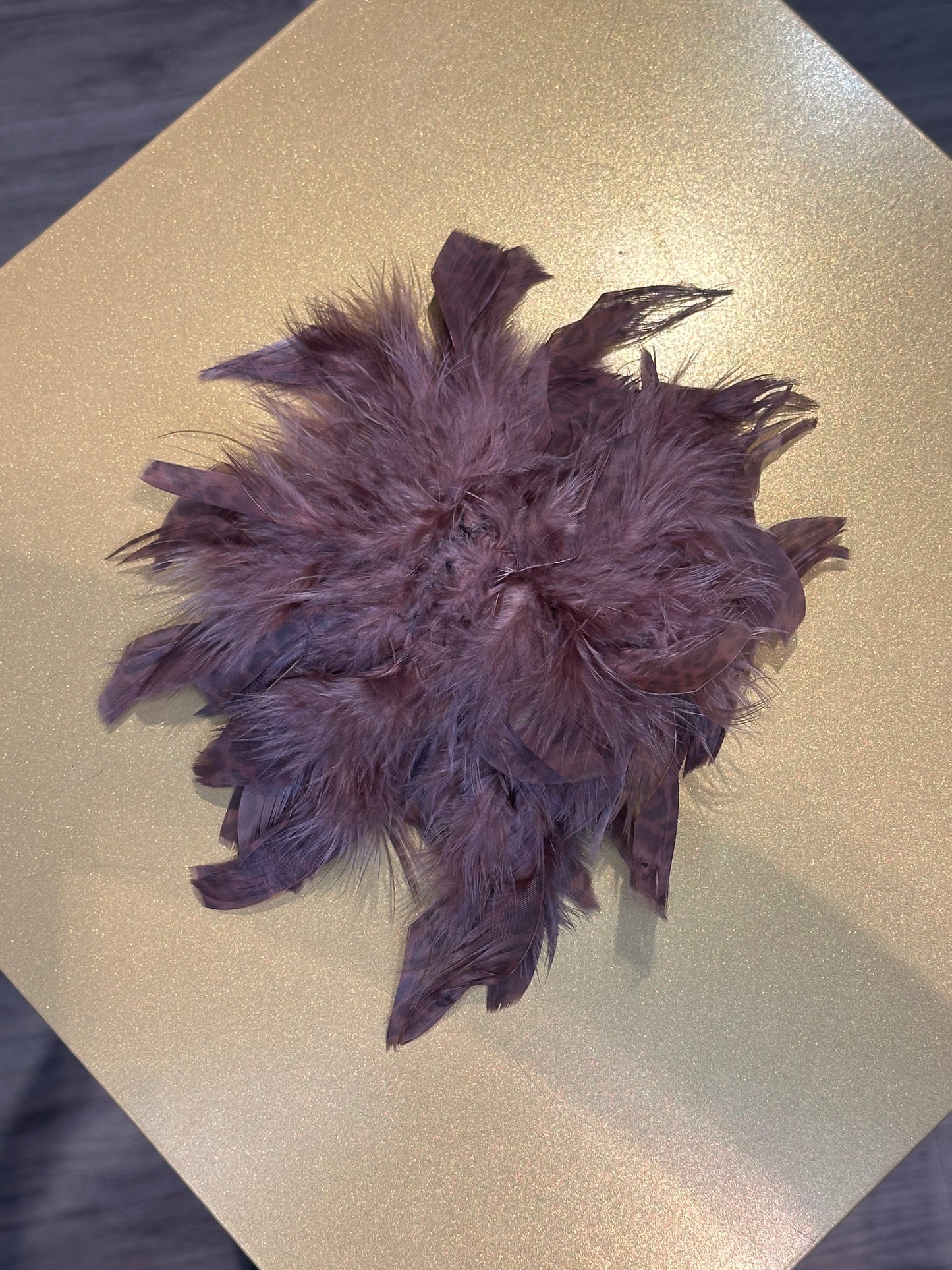 Vido Federbrosche in kastanienbraun