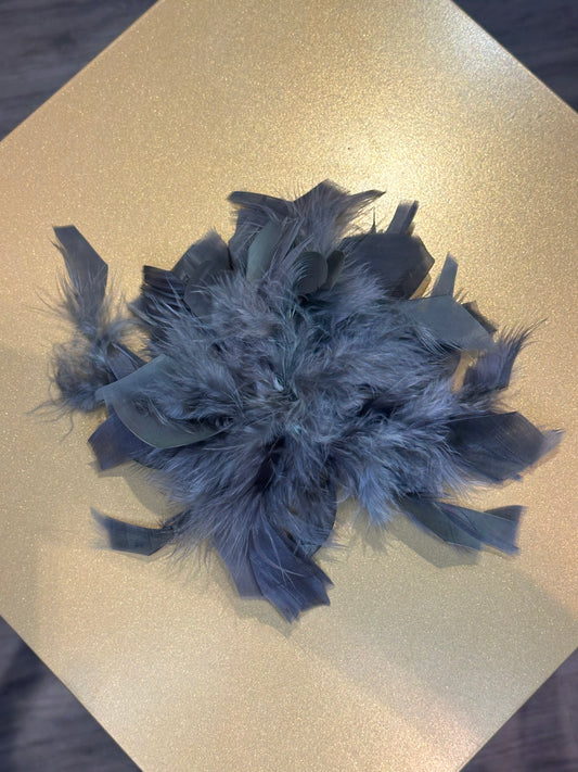 Vido Federbrosche in grau