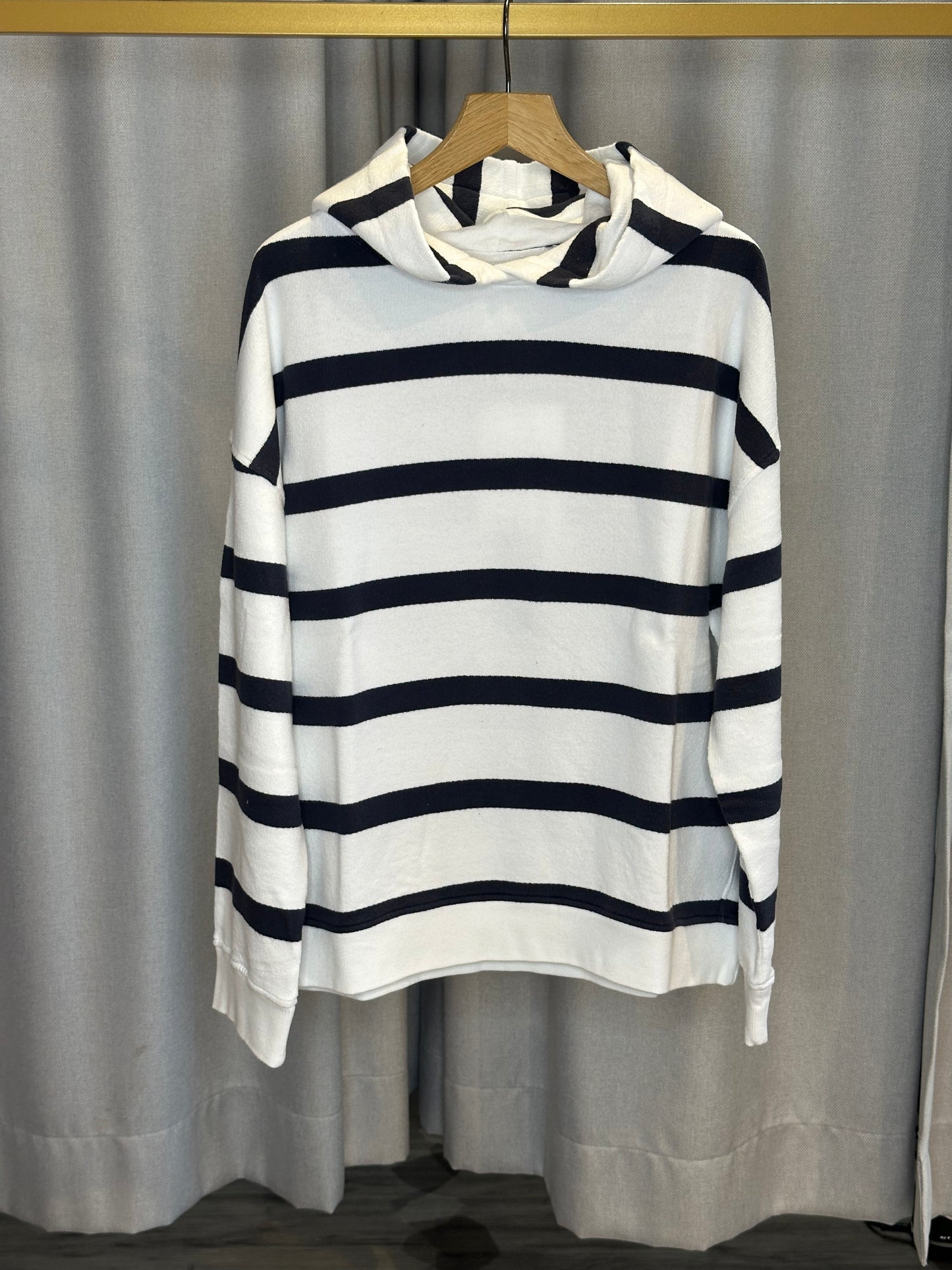 Juvia gestreifter Hoodie