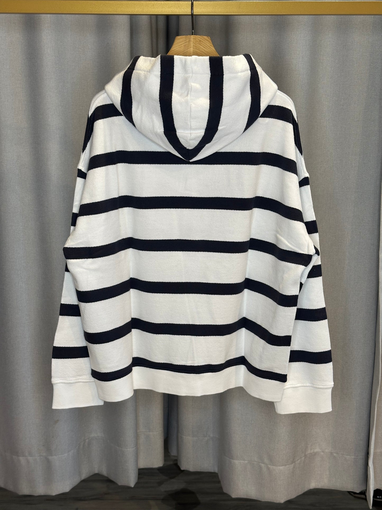 Juvia gestreifter Hoodie