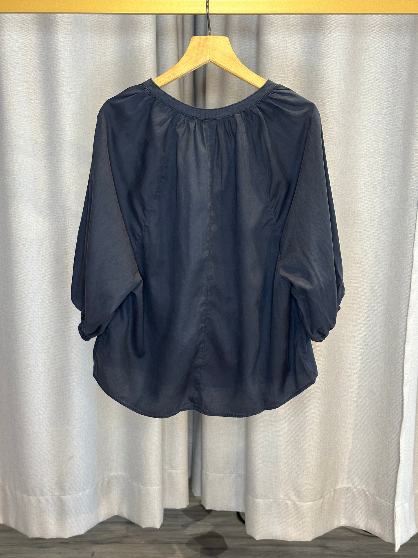 Juvia dunkelblaue Bluse