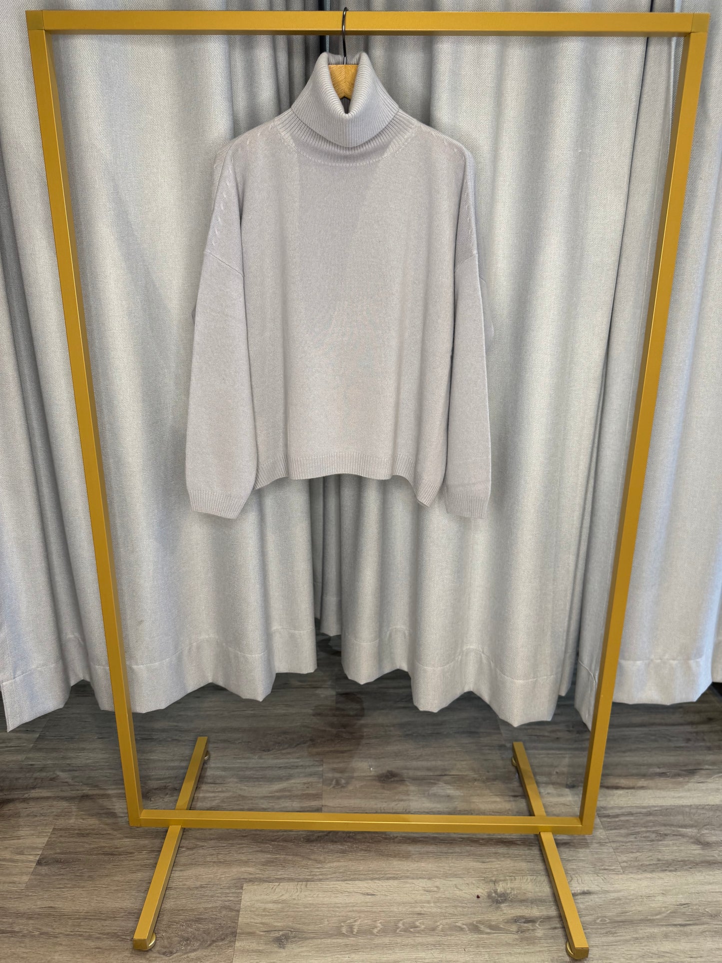 FFC grauer Rollkragenpullover
