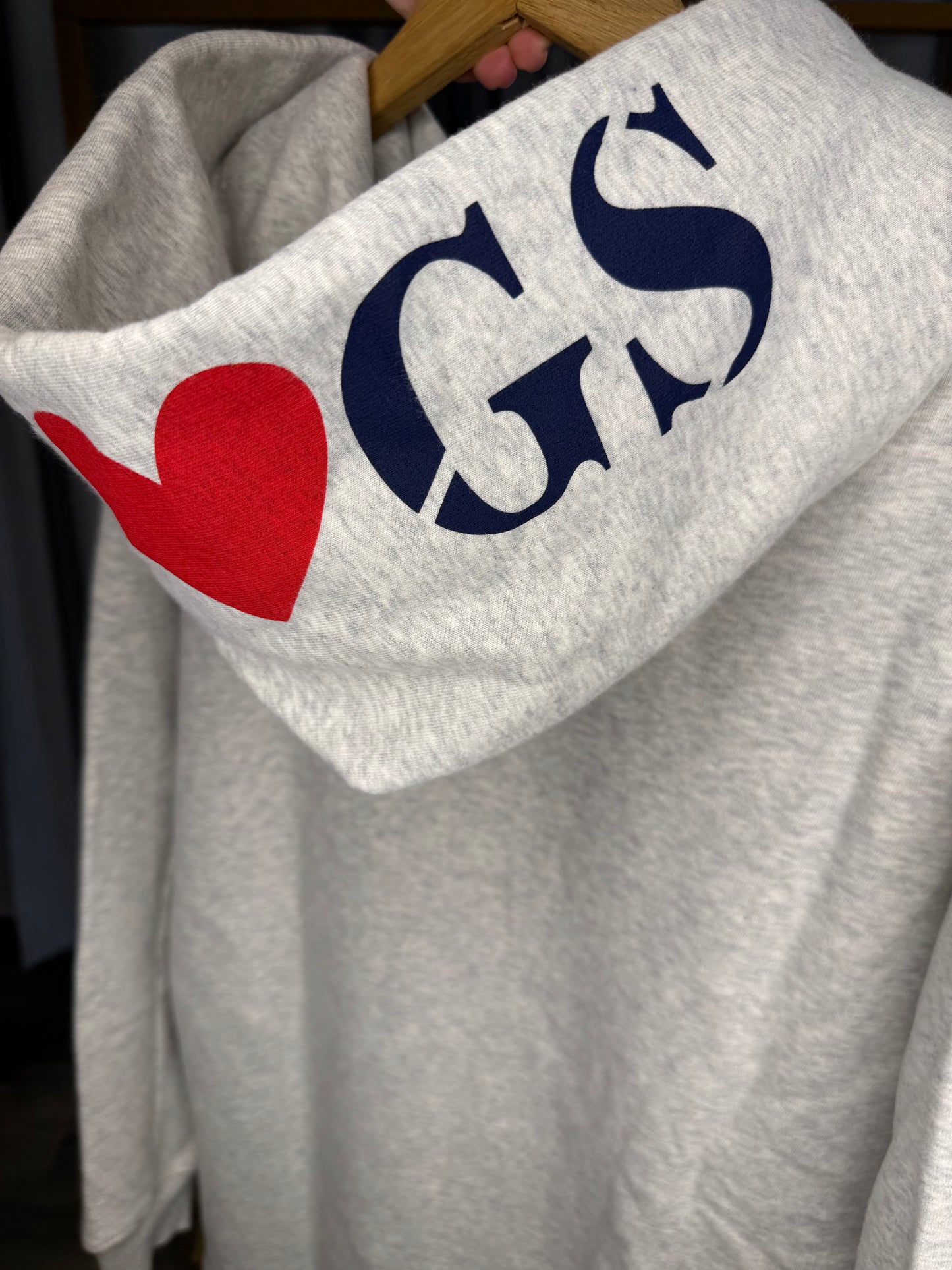 The Shirt Project grauer Hoodie