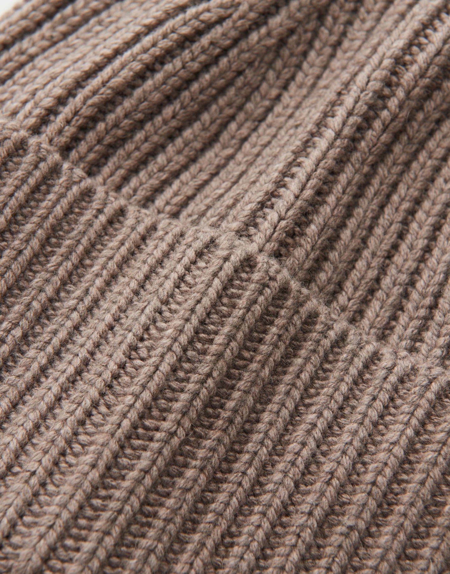 Someday Strickmütze in taupe